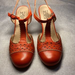 Miz Mooz Women’s Ieather Sandals Size 8,5